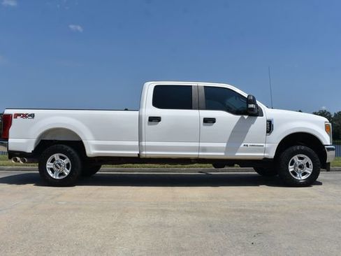 Used 2017 Ford F250 XL w/ Power Equipment Group image 3