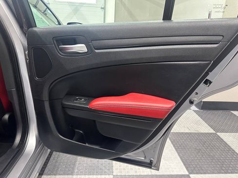 Used 2013 Chrysler 300 S RWD image 26