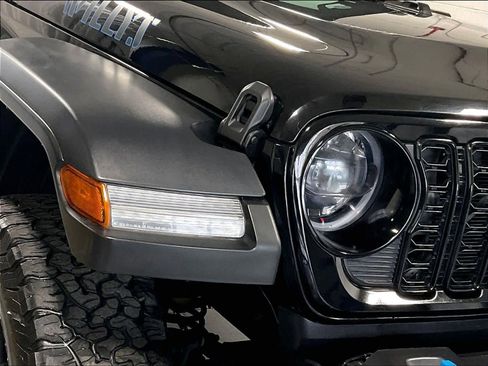 Used 2024 Jeep Wrangler Unlimited AWD/4WD image 32