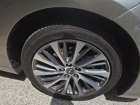 Used 2019 Lexus ES 350 w/ Premium Package FWD image 2
