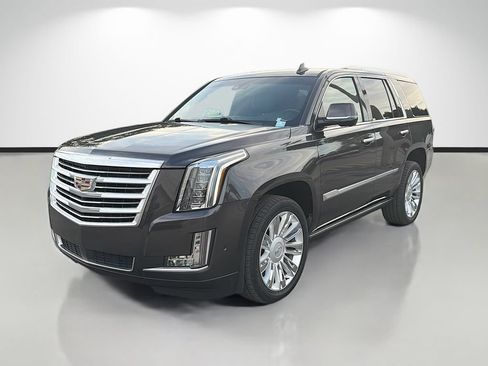 Used 2018 Cadillac Escalade Platinum AWD/4WD image 7