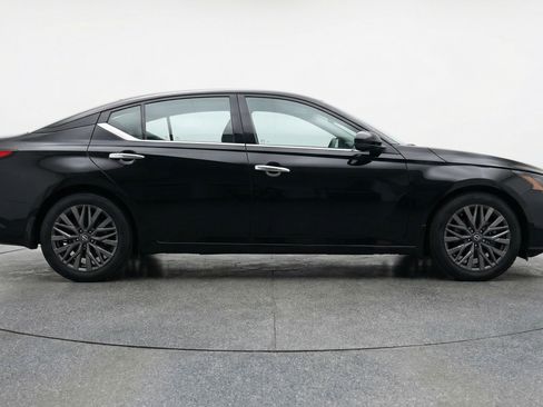 Used 2025 Nissan Altima 2.5 SV image 11