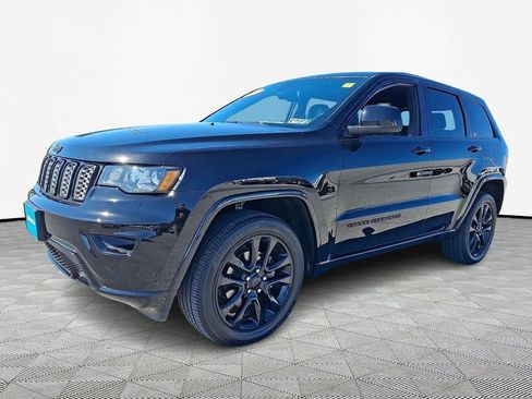 Used 2020 Jeep Grand Cherokee Altitude image 3