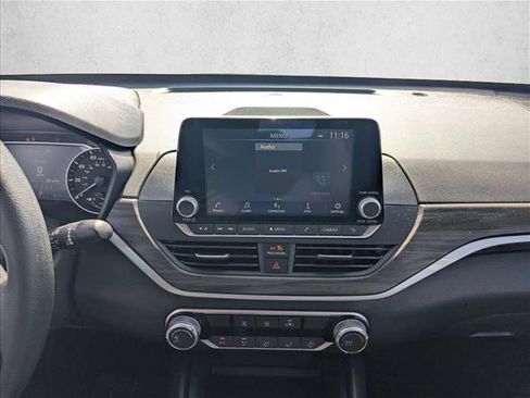 Used 2025 Nissan Altima 2.5 SV image 12