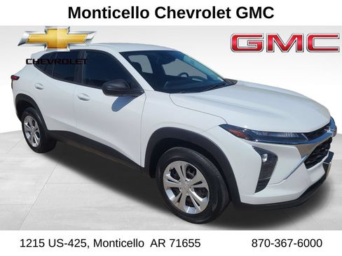 Used 2024 Chevrolet Trax LS FWD image 1