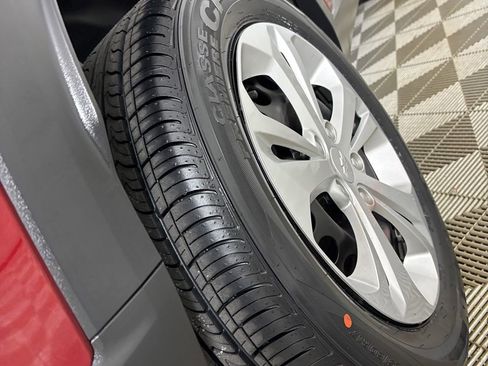 Used 2025 Chevrolet Trax LS image 29