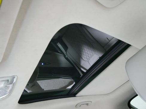 Used 2022 Genesis GV70 3.5T Sport w/ Sport Prestige Package image 32