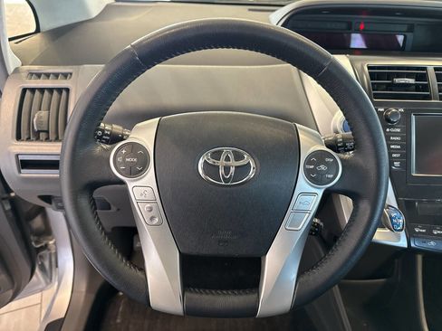 Used 2014 Toyota Prius V Five image 19