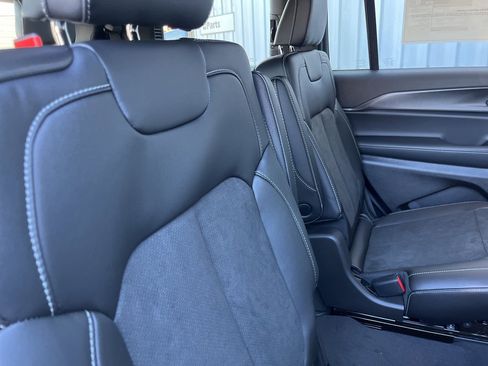 New 2025 Jeep Grand Cherokee L Altitude image 44