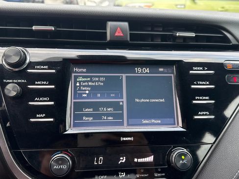 Used 2020 Toyota Camry SE FWD image 17