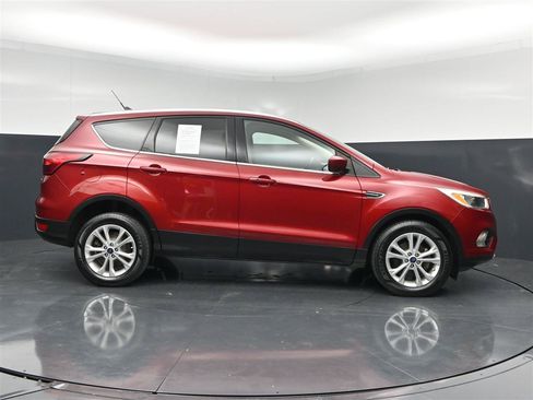Used 2019 Ford Escape SE FWD image 4