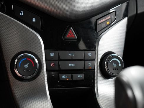 Used 2011 Chevrolet Cruze LTZ FWD image 16