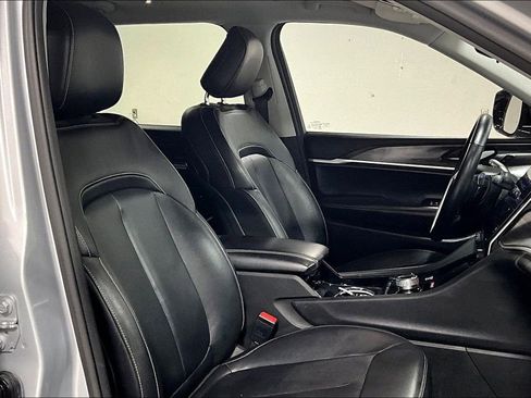 Used 2022 Jeep Grand Cherokee L Limited image 10