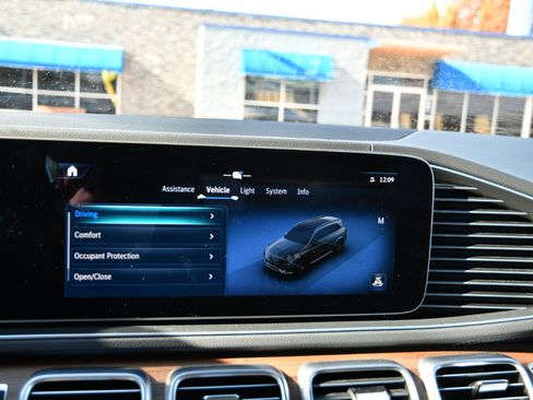 Used 2025 Mercedes-Benz GLS 450 4MATIC image 37