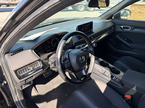 Used 2023 Honda Civic Sport image 4