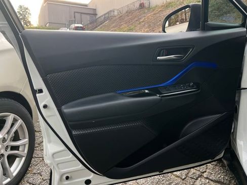 Used 2021 Toyota C-HR XLE image 10