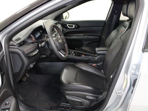 Used 2025 Jeep Compass Trailhawk AWD/4WD image 21