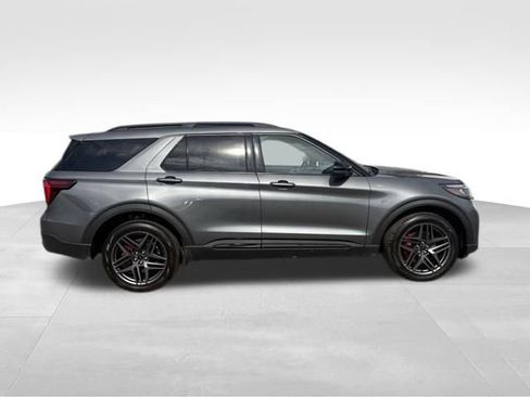 Used 2025 Ford Explorer ST-Line w/ Premium Package image 9