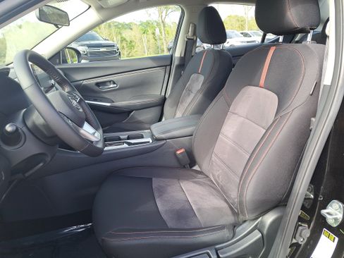 Certified 2025 Nissan Sentra SR FWD image 13