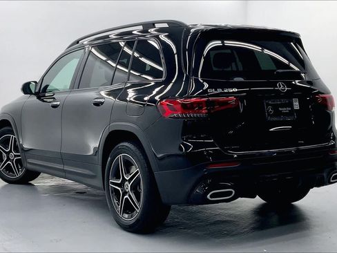 Used 2023 Mercedes-Benz GLB 250 image 2