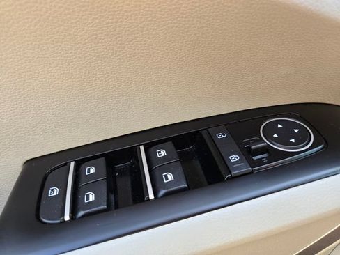 Used 2025 Kia Soul LX FWD image 36