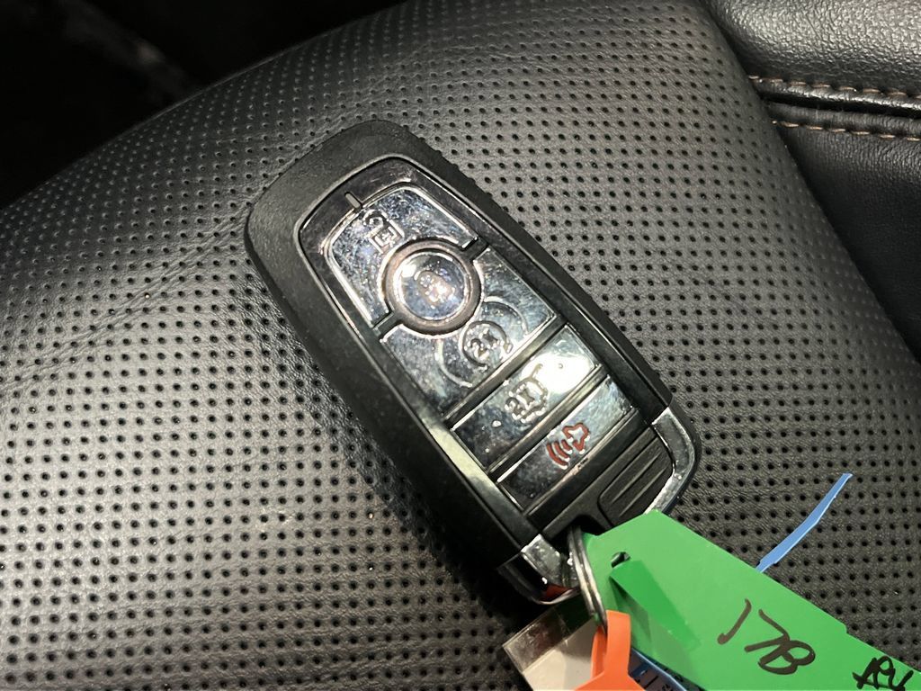 Used 2025 Lincoln Aviator Reserve AWD/4WD image 29