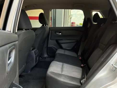 Used 2025 Nissan Rogue SV FWD image 12