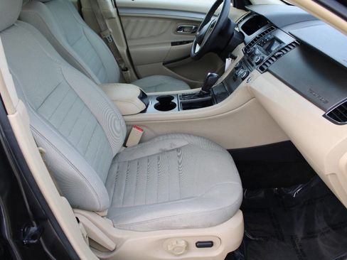 Used 2015 Ford Taurus SE image 8