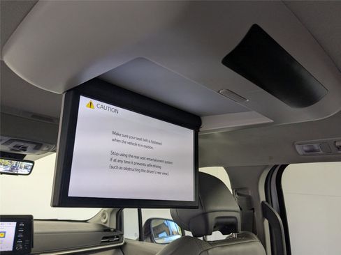 Used 2024 Toyota Sienna Limited image 39