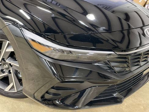 Used 2024 Hyundai Elantra Limited image 10