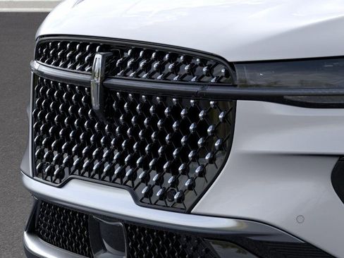 New 2026 Lincoln Nautilus Premier AWD/4WD image 17