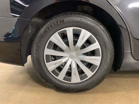 Used 2022 Toyota Camry LE FWD image 39