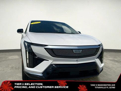 Used 2025 Cadillac Optiq Luxury 2 w/ LPO, Floor Liner Package AWD/4WD image 18