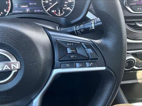 Used 2025 Nissan Altima 2.5 SV image 14