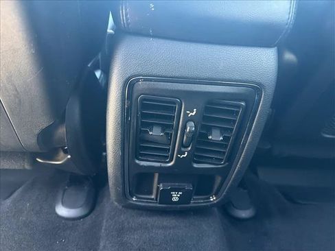 Used 2018 Jeep Grand Cherokee Altitude RWD image 19