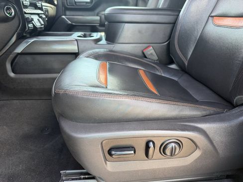 Used 2021 GMC Sierra 2500 AT4 w/ AT4 Premium Plus Package AWD/4WD image 12