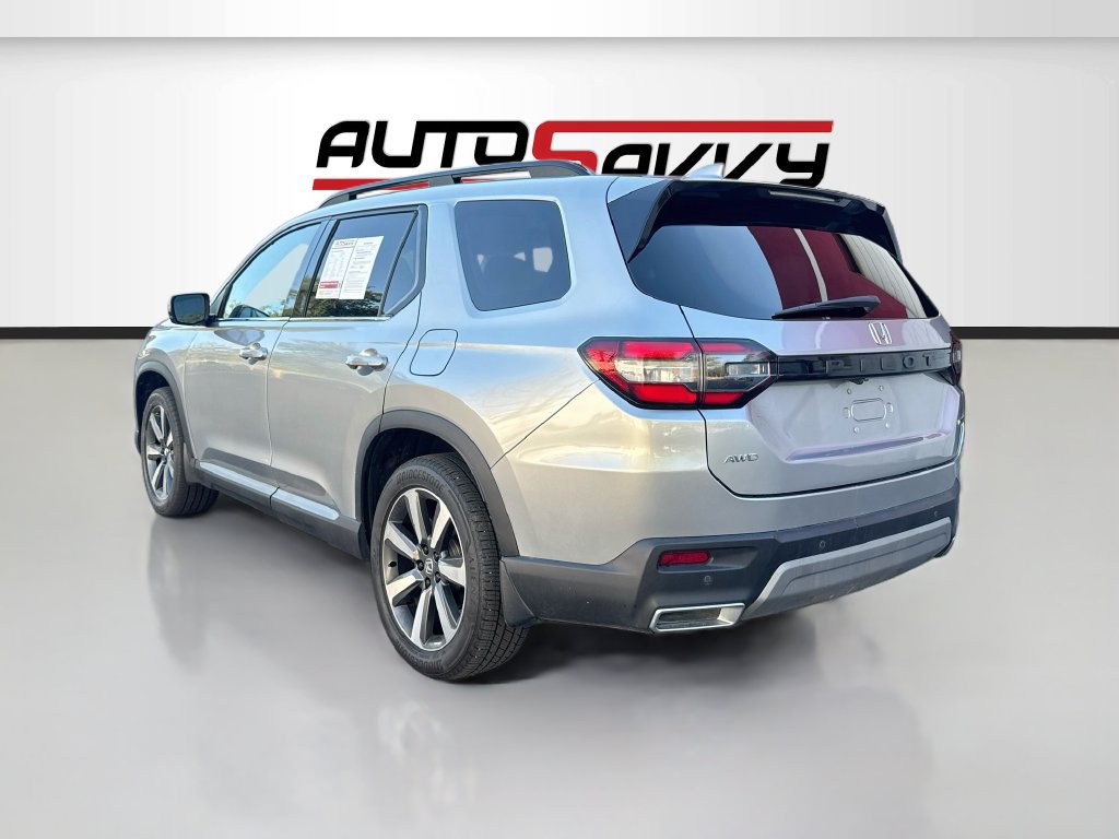 Used 2025 Honda Pilot Touring image 5
