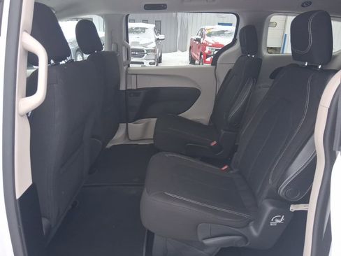 Used 2021 Chrysler Voyager LX image 17