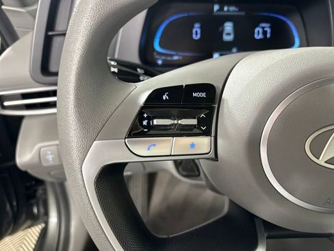 Certified 2025 Hyundai Elantra SE w/ Cargo Package image 15