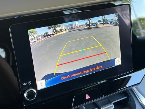 Certified 2024 Toyota Venza LE image 24