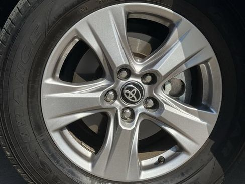 Used 2025 Toyota RAV4 XLE FWD image 10
