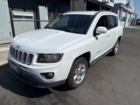 Used 2014 Jeep Compass Latitude FWD image 8