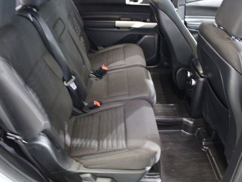 Used 2020 Ford Explorer XLT image 35