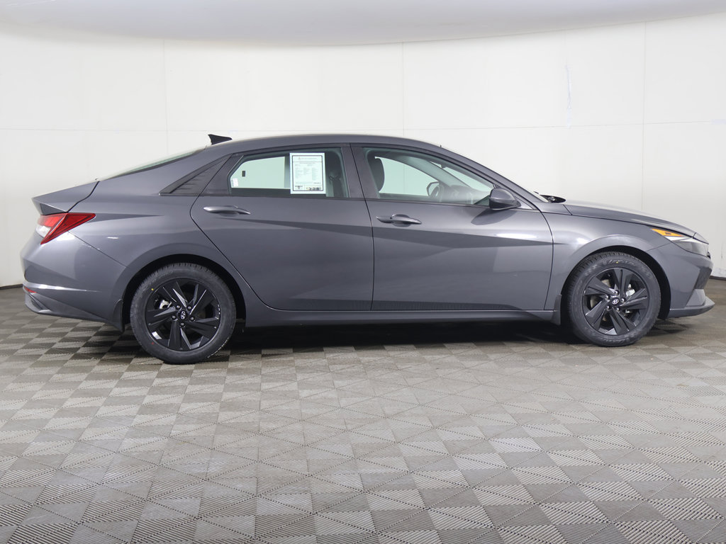 Used 2023 Hyundai Elantra SEL w/ Winter Weather Package FWD image 18