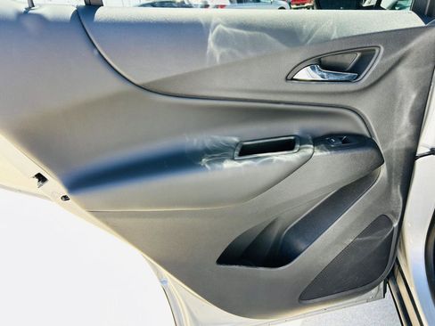 Used 2020 Chevrolet Equinox LT image 22