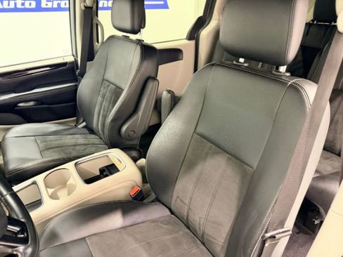 Used 2019 Dodge Grand Caravan SXT image 37