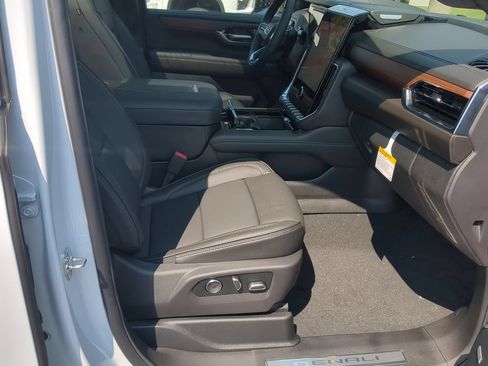 Used 2026 GMC Yukon XL Denali w/ Denali Reserve Package AWD/4WD image 29