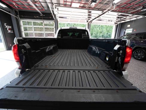 Used 2019 Toyota Tacoma SR5 AWD/4WD image 27