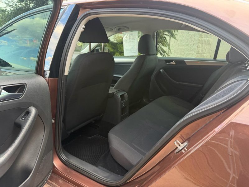 Used 2016 Volkswagen Jetta SE FWD image 14