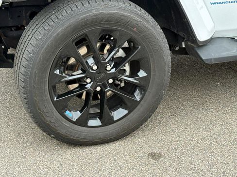 Used 2023 Jeep Wrangler Unlimited Sahara w/ Cold Weather Group image 5